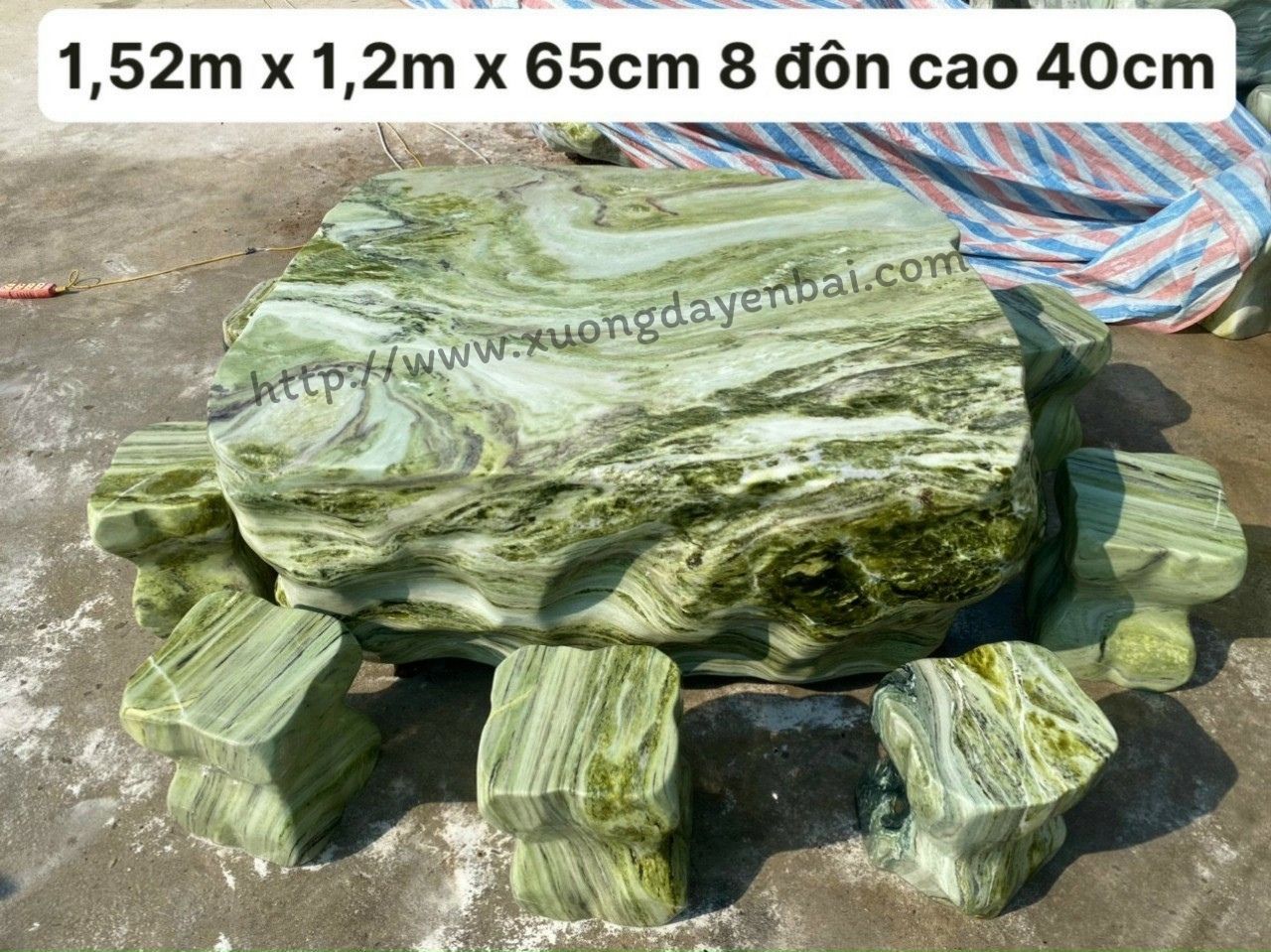 Bàn ghế đá nguyên khối - Mảnh ghép hoàn hảo cho gia viên sân vườn 