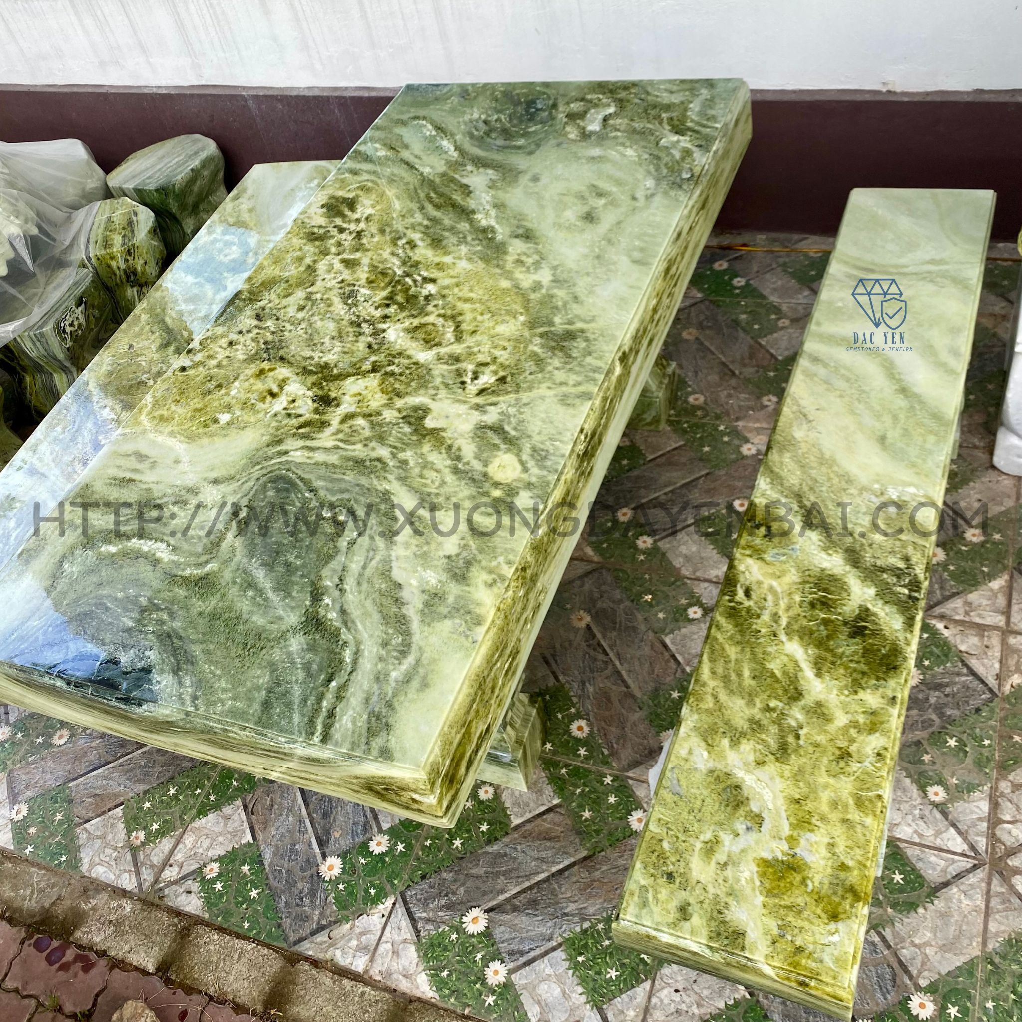 Bàn ghế đá ngọc tự nhiên, bàn ghế đá ngọc nguyên khối đẹp tại Yên Bái