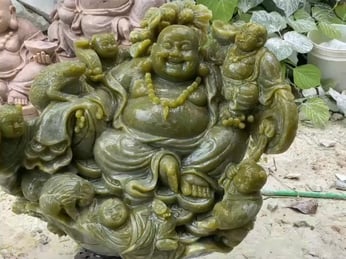 Hành Trình Thổi Hồn Vào Đá: Nghệ Thuật Điêu Khắc Tượng Phật Di Lặc Ngọc Nguyên Khối Yên Bái