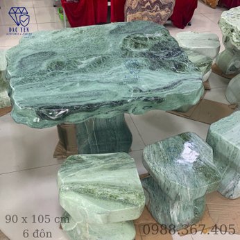 Bàn ghế đá tự nhiên Yên Bái - KT 90 x 105 cm