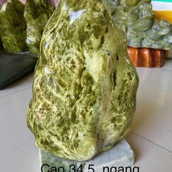 Núi đá trấn trạch