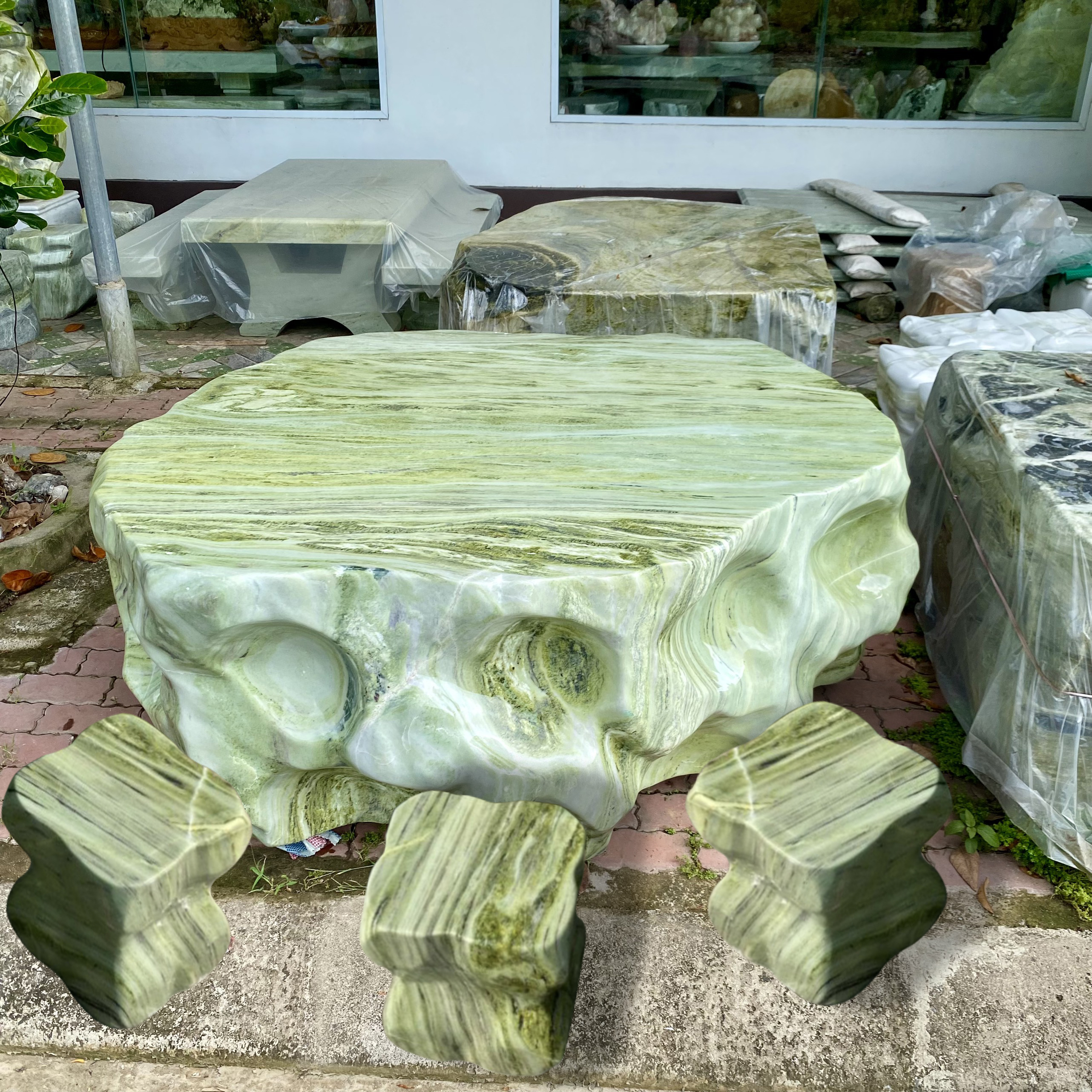 Bàn ghế đá ngọc nguyên khối, bàn ghế đá tự nhiên cao cấp tại Yên Bái