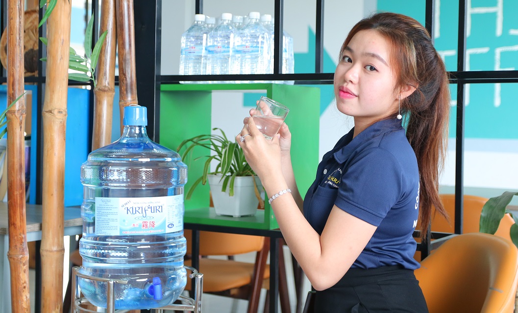 Nước đóng bình vòi 19L KIRIFURI phục vụ tại Mekong Innovation Hub Nước đóng bình vòi 19L KIRIFURI phục vụ tại Mekong Innovation Hub