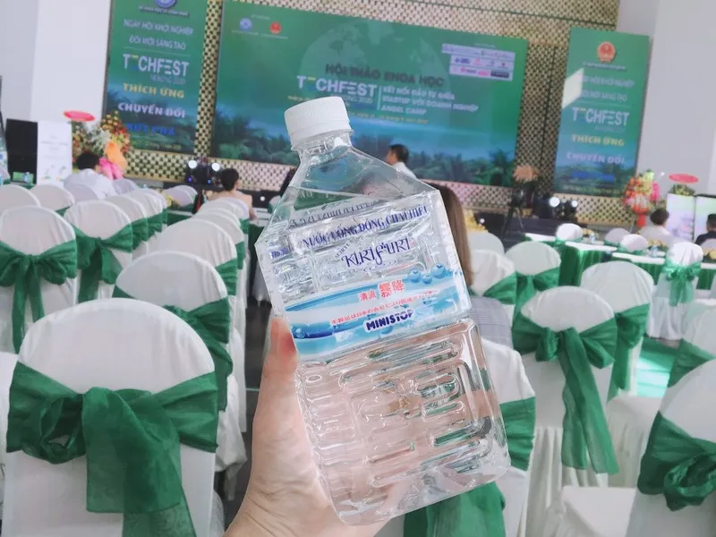 Lốc 6 chai nước uống KIRIFURI 01 lít Bến Tre