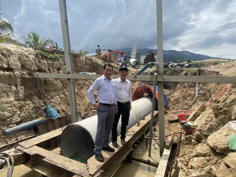 Thi công khoan kích ống ngầm (Pipe Jacking) - Kéo ống nước qua đường quốc lộ