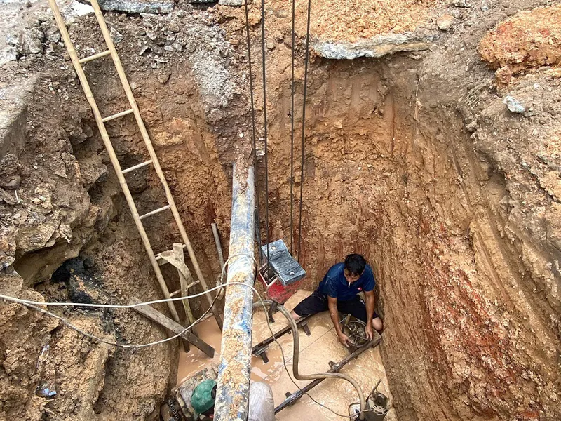 Dự án khoan ngầm thủ công kéo ống HDPE băng qua đường