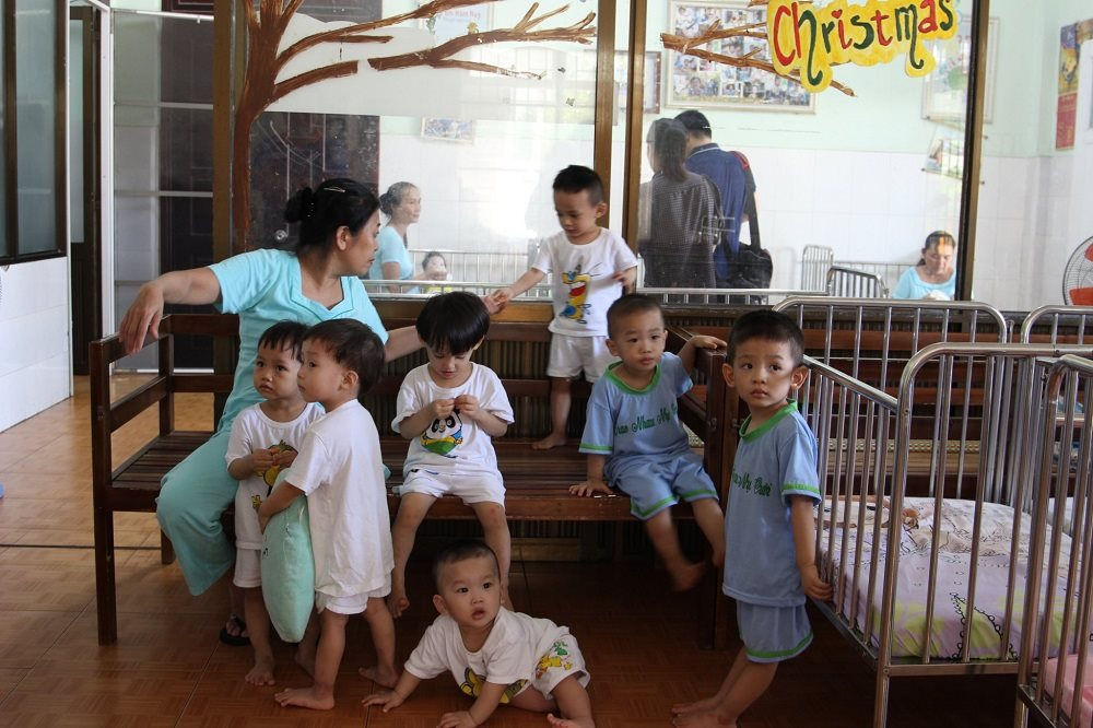 trại trẻ mồ côi