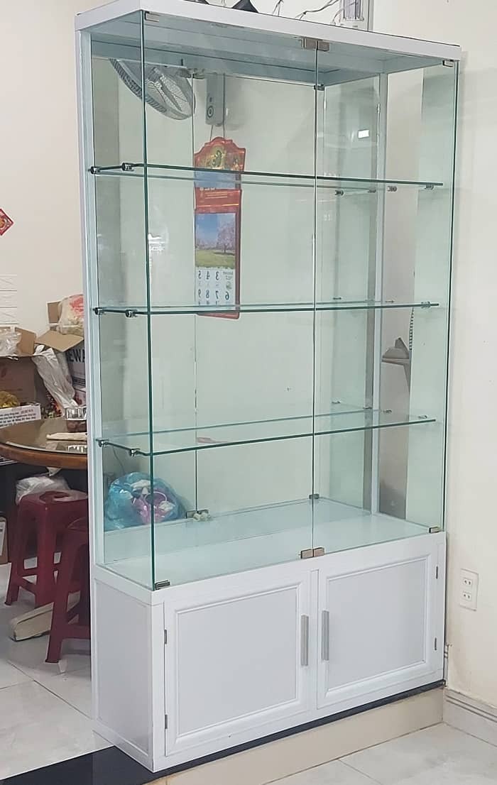 Top 6 tủ rượu cánh kính đẹp nhất, sang trọng và tiện dụng cho phòng khách