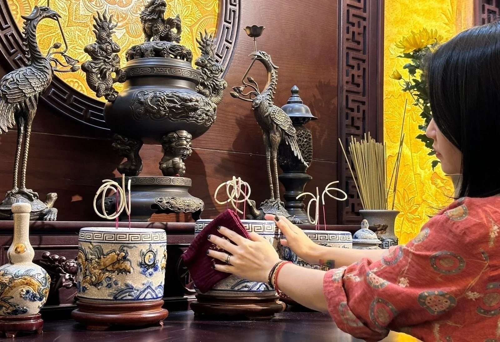 Tổng hợp văn khấn Thần T&agrave;i, Thổ Địa v&agrave; lịch bao s&aacute;i b&agrave;n thờ năm 2026