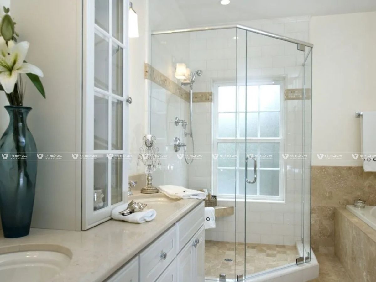 Phòng tắm kính 135 độ là gì? Ưu điểm và cách thiết kế phù hợp mọi không gian