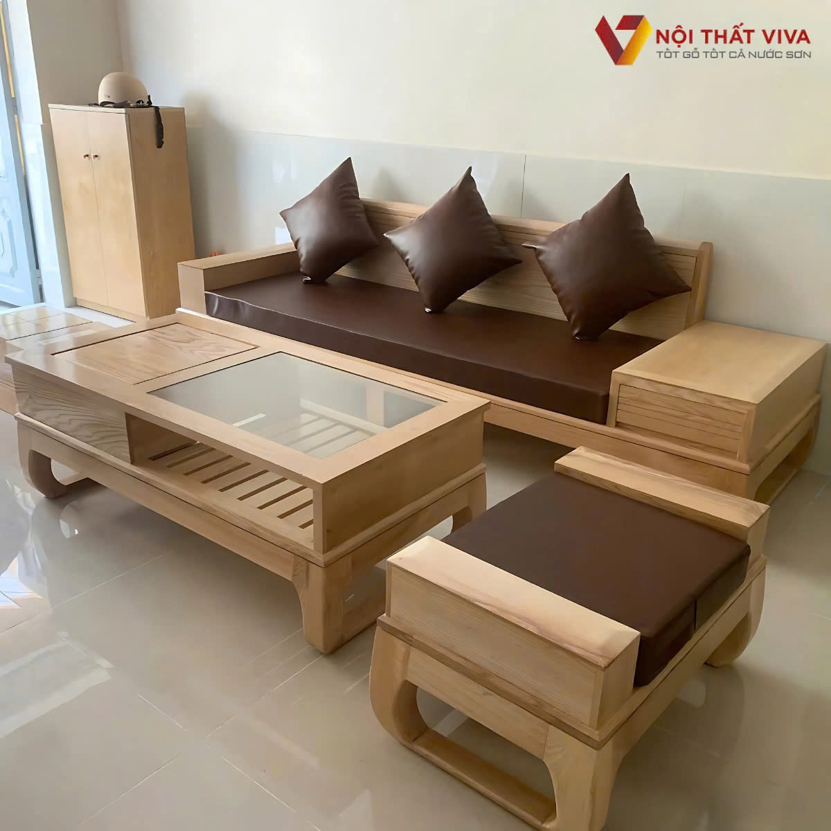 N&ecirc;n d&ugrave;ng sofa gỗ hay sofa nệm trong ph&ograve;ng kh&aacute;ch? Ưu nhược điểm & gợi &yacute; chọn mua