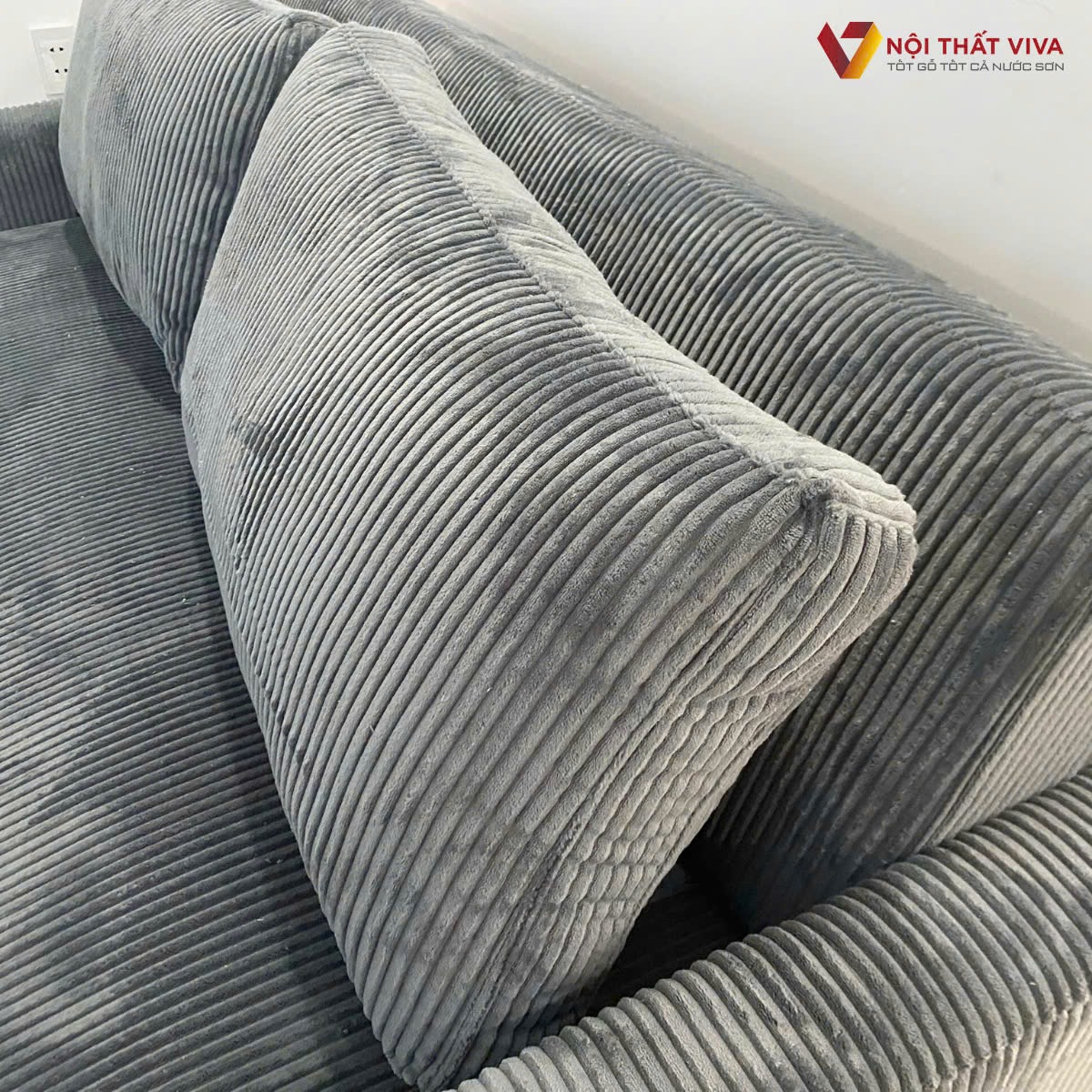 N&ecirc;n d&ugrave;ng sofa gỗ hay sofa nệm trong ph&ograve;ng kh&aacute;ch? Ưu nhược điểm & gợi &yacute; chọn mua