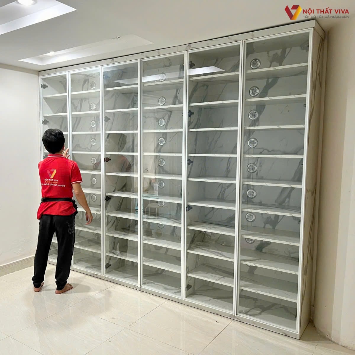 25+ mẫu tủ đựng gi&agrave;y c&aacute;nh k&iacute;nh đẹp, hiện đại cho nh&agrave; phố v&agrave; căn hộ