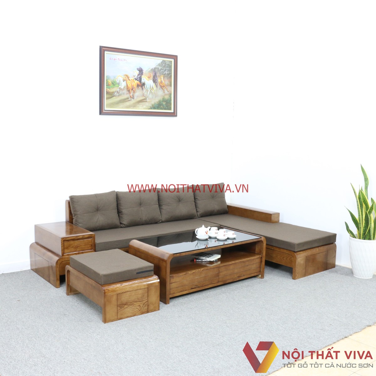Sofa gỗ sồi tự nhiên: Sự tinh tế và sang trọng của sofa gỗ sồi tự nhiên từng bước trở thành thương hiệu nổi tiếng trên thị trường nội thất. Chất liệu gỗ đặc biệt phù hợp với khí hậu nóng ẩm của Việt Nam, giúp cho sản phẩm luôn giữ được độ bền và đẹp đến năm