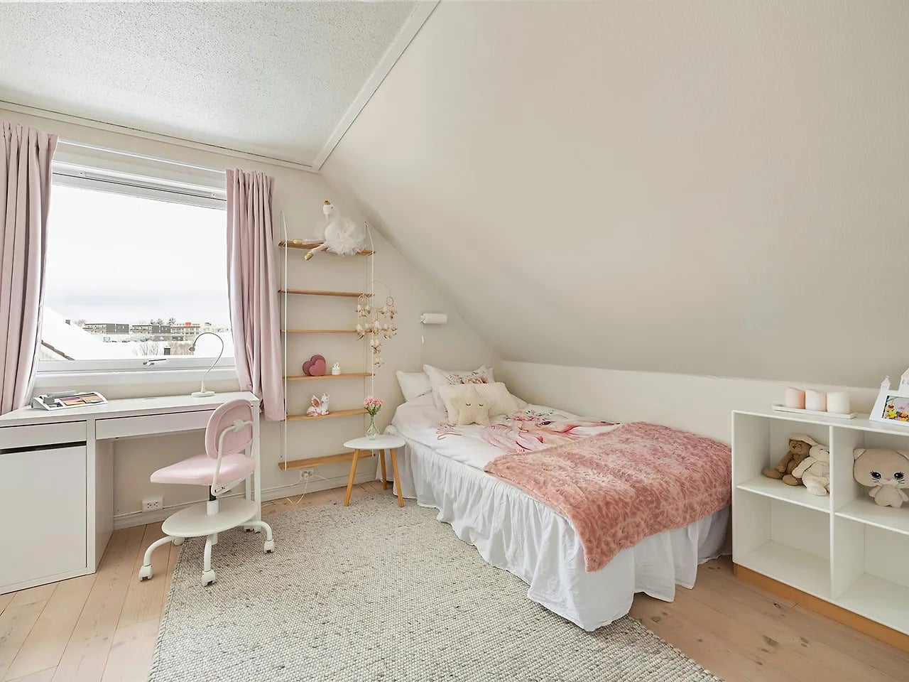 15+ c&aacute;ch trang tr&iacute;, decor ph&ograve;ng ngủ nhỏ đẹp, gọn v&agrave; tiện nghi 