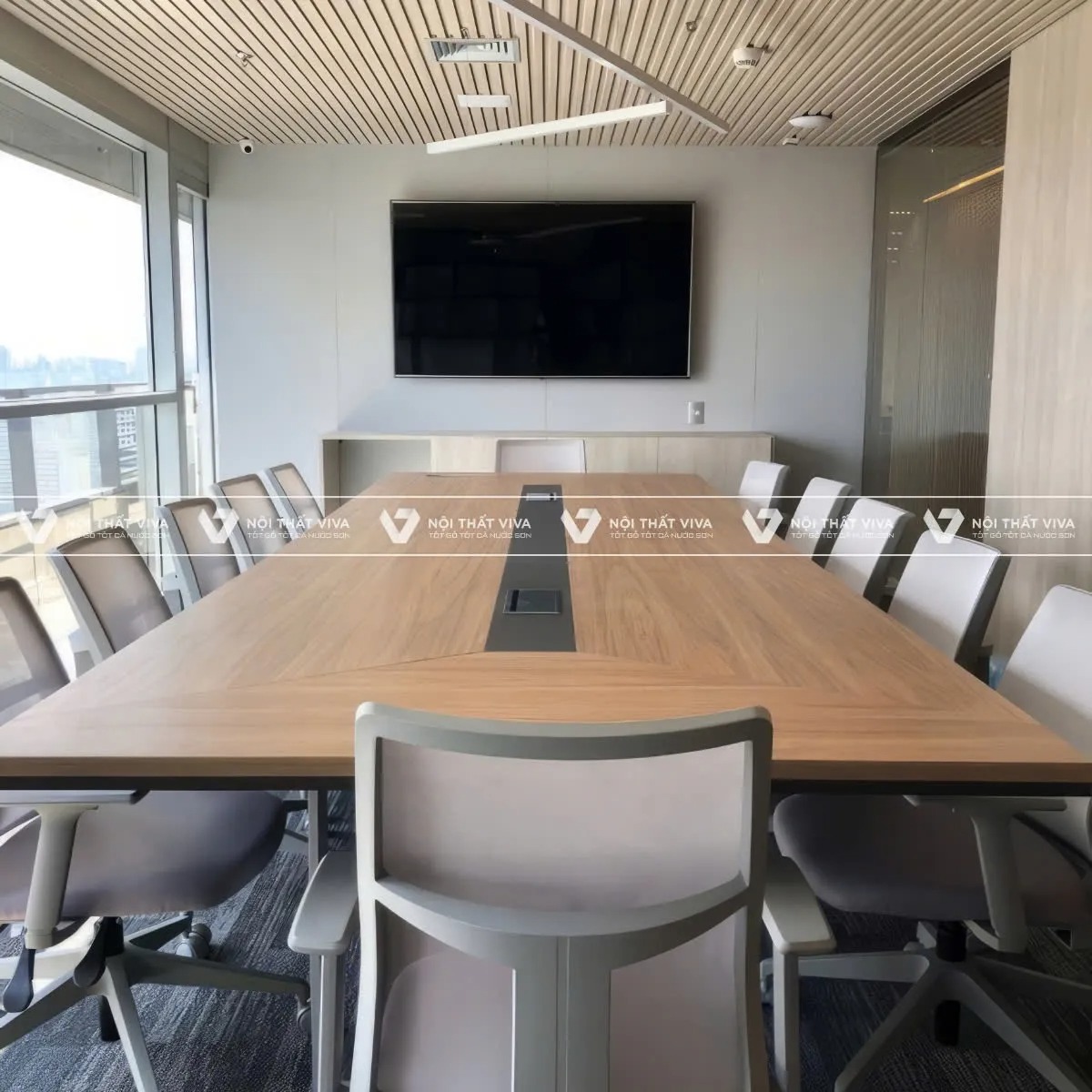 Bàn họp gỗ có đáng đầu tư? Những giá trị doanh nghiệp không nên bỏ lỡ