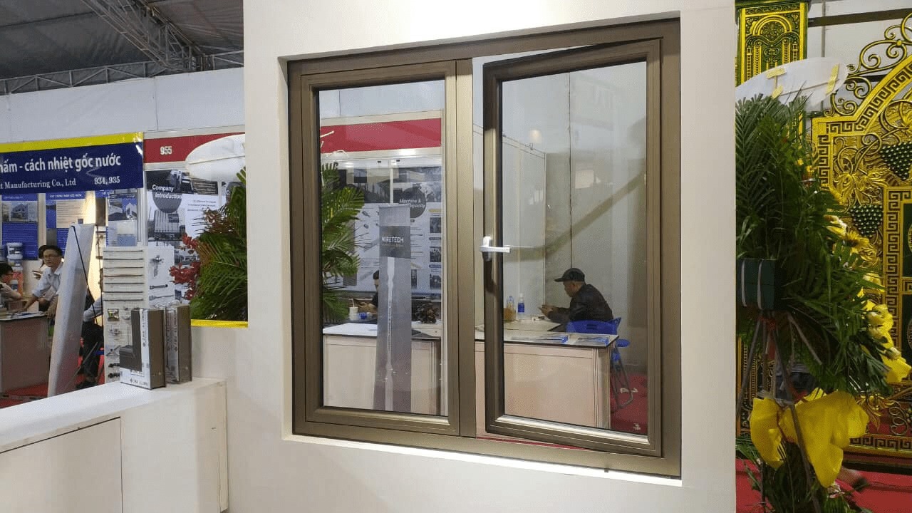 Bản lề chữ A là gì? Ưu điểm, cách lắp đặt và báo giá lề chữ A mới nhất 