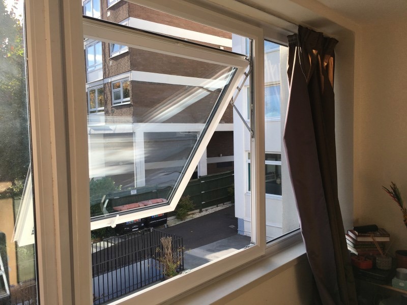 Bản lề chữ A là gì? Ưu điểm, cách lắp đặt và báo giá lề chữ A mới nhất 