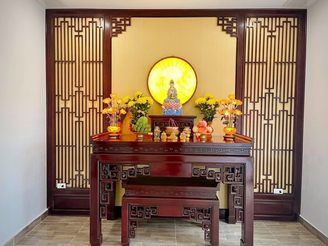 Bàn thờ tổ tiên nên chọn kích thước nào? Gợi ý mẫu đẹp, hợp xu hướng 