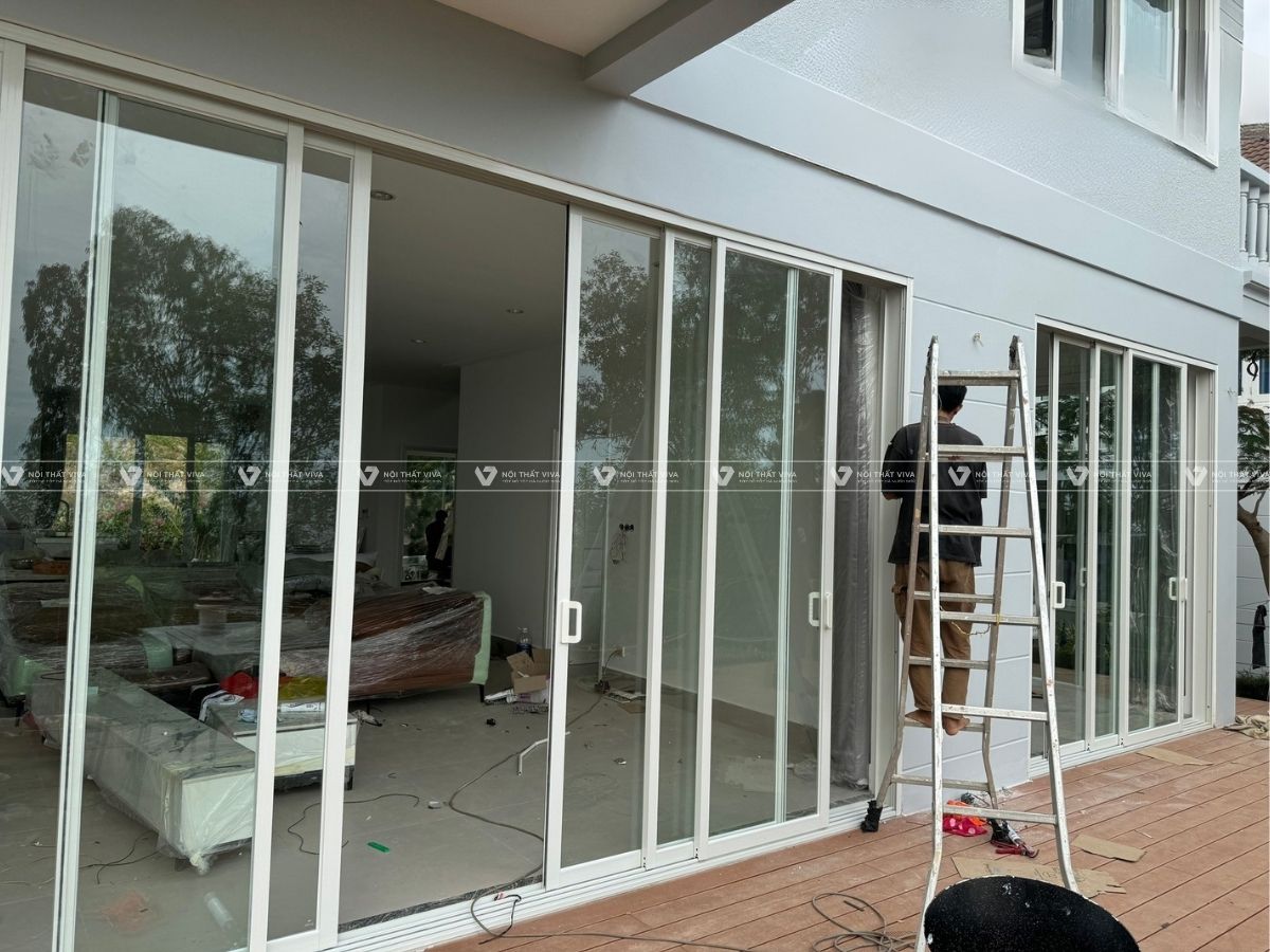 Báo giá cửa nhôm Xingfa màu trắng hiện đại, đẳng cấp & dễ phối nội thất