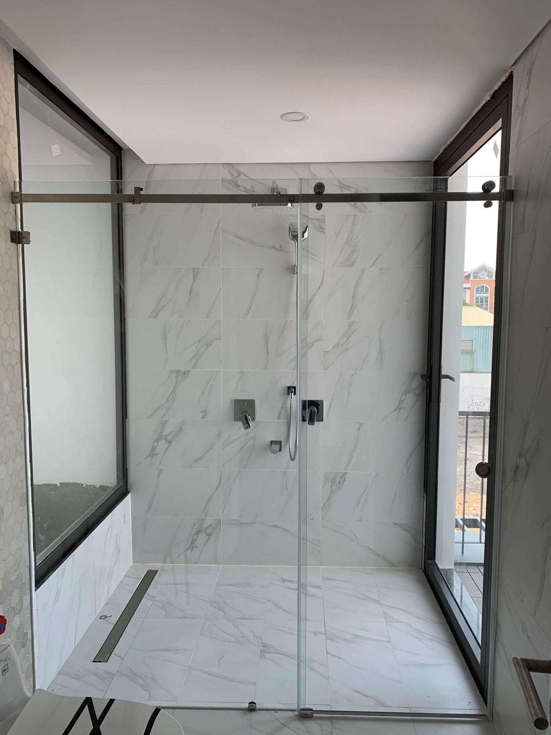 B&aacute;o gi&aacute; v&aacute;ch k&iacute;nh nh&agrave; vệ sinh đẹp, mới nhất & 10 mẫu đang được chọn nhiều