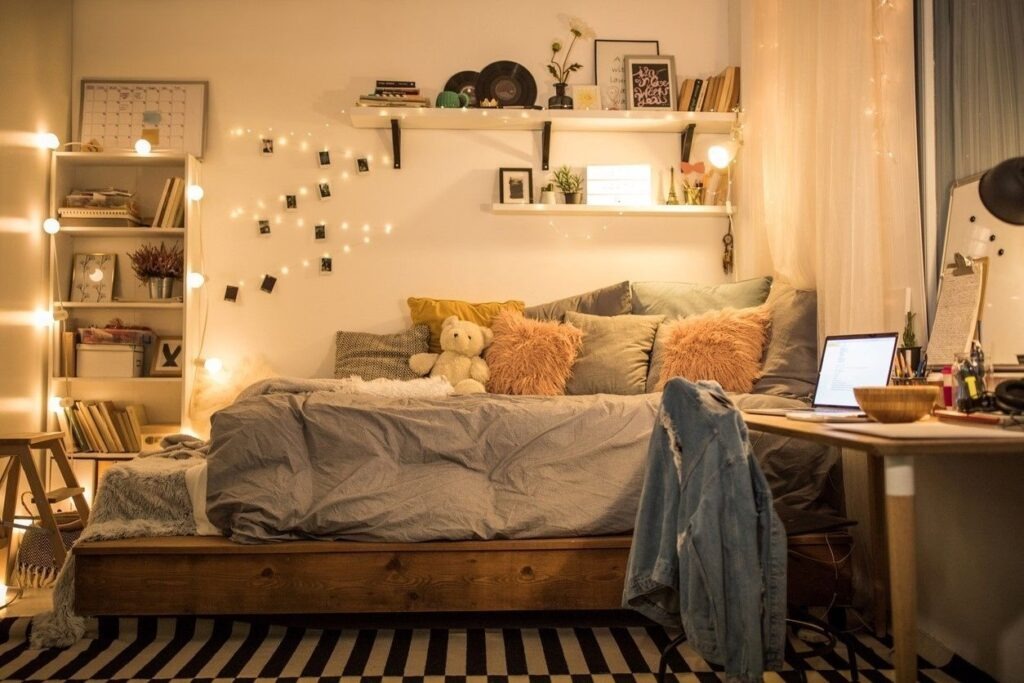 Bật mí 8 cách decor phòng ngủ chill xu hướng 2025, đẹp, rẻ, dễ làm  
