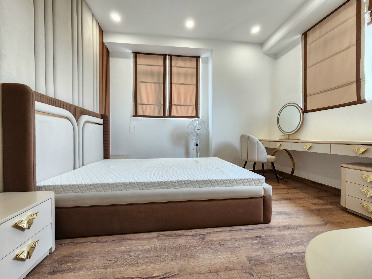 Bí quyết chọn giường ngủ bọc nỉ đẹp, bền, chuẩn phong cách hiện đại