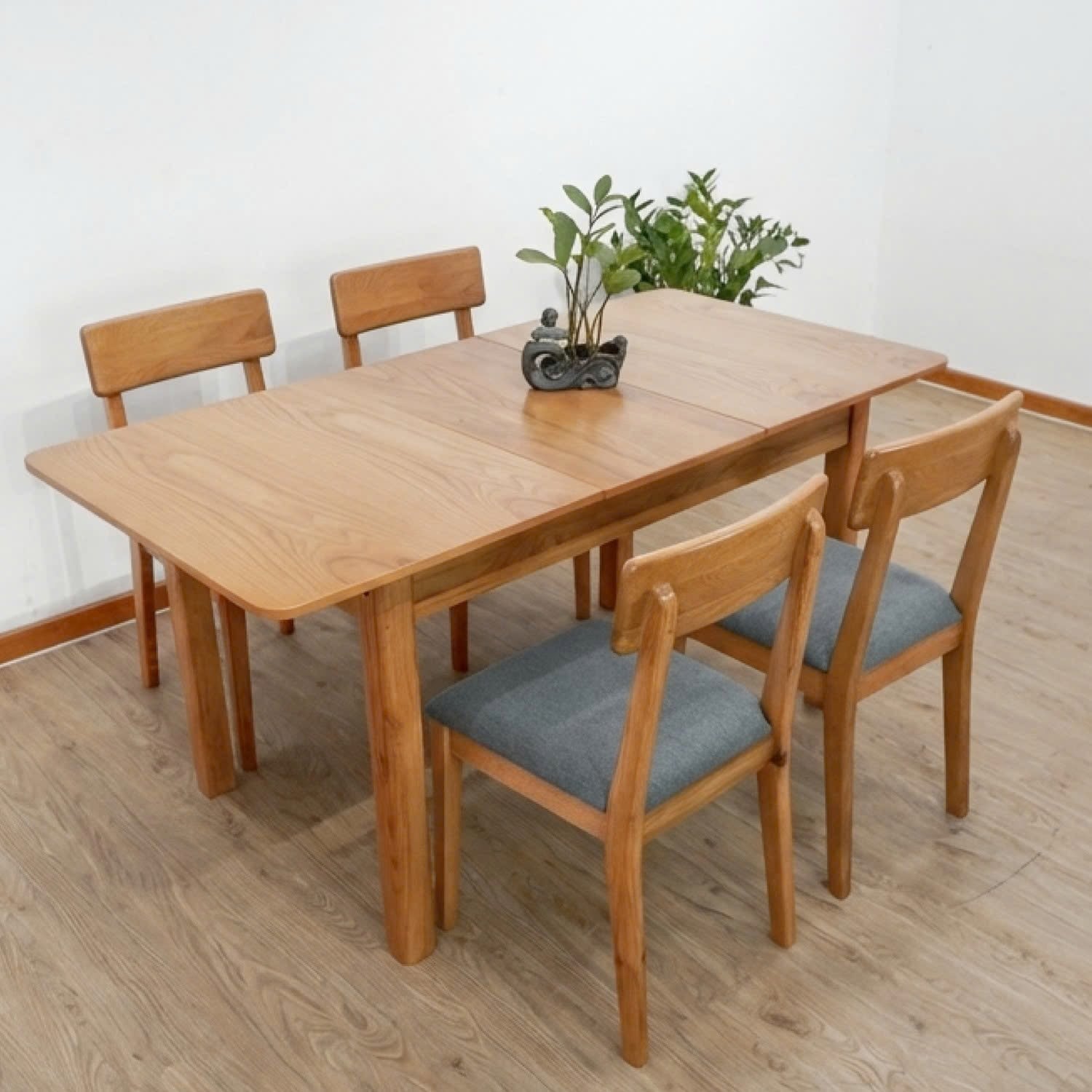 Bộ b&agrave;n ăn gỗ 4 ghế gi&aacute; rẻ - Lựa chọn ho&agrave;n hảo cho gia đ&igrave;nh &iacute;t th&agrave;nh vi&ecirc;n