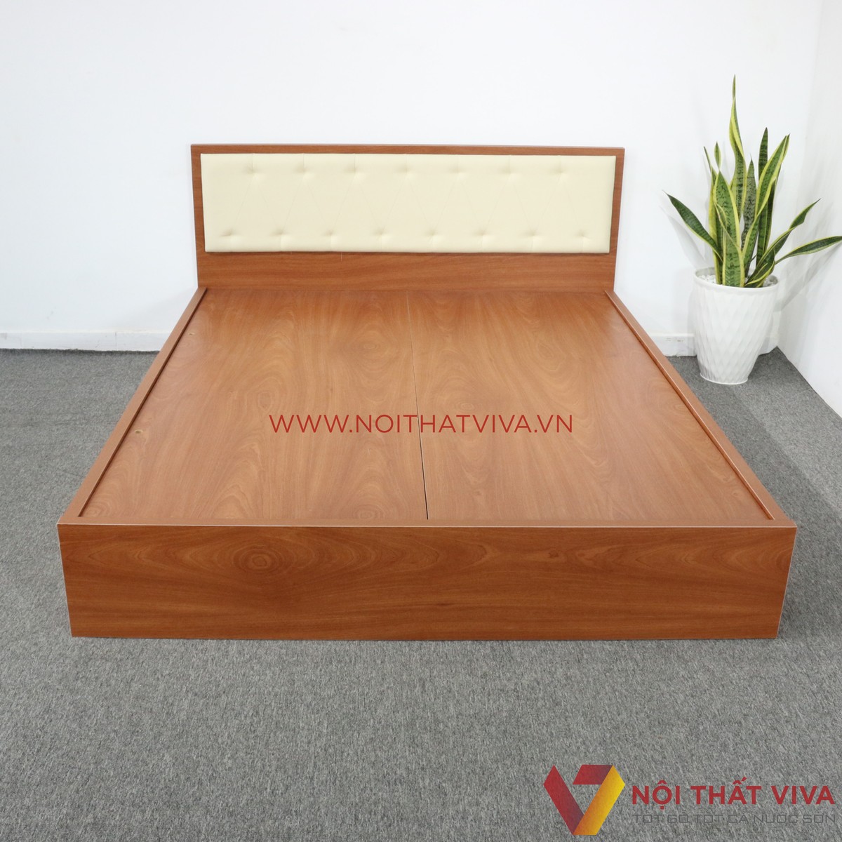Bạn đang tìm kiếm một chiếc giường ngủ gỗ giá rẻ nhưng vẫn đảm bảo chất lượng và đẹp mắt? Hãy tham khảo ngay sản phẩm giường ngủ gỗ 1m2 trong bộ sưu tập của chúng tôi. Với chất liệu gỗ tự nhiên và thiết kế tối giản nhưng đầy tinh tế, giường ngủ sẽ là sự lựa chọn hoàn hảo cho không gian phòng ngủ của bạn.