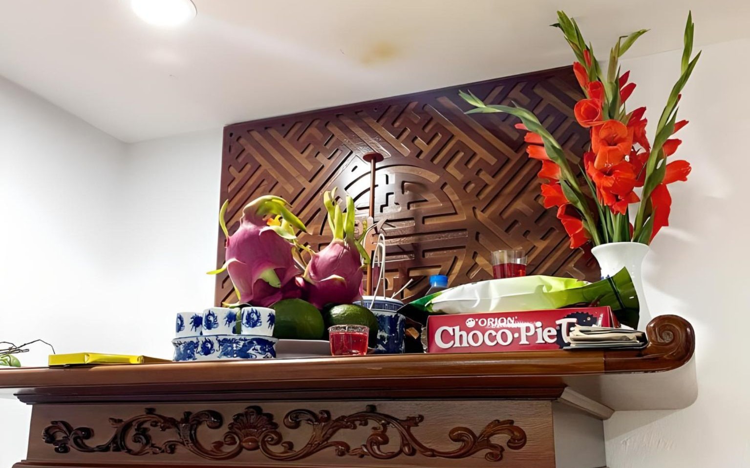 C&aacute;ch b&agrave;y tr&iacute; b&agrave;n thờ treo tường ng&agrave;y Tết đ&uacute;ng chuẩn phong thủy