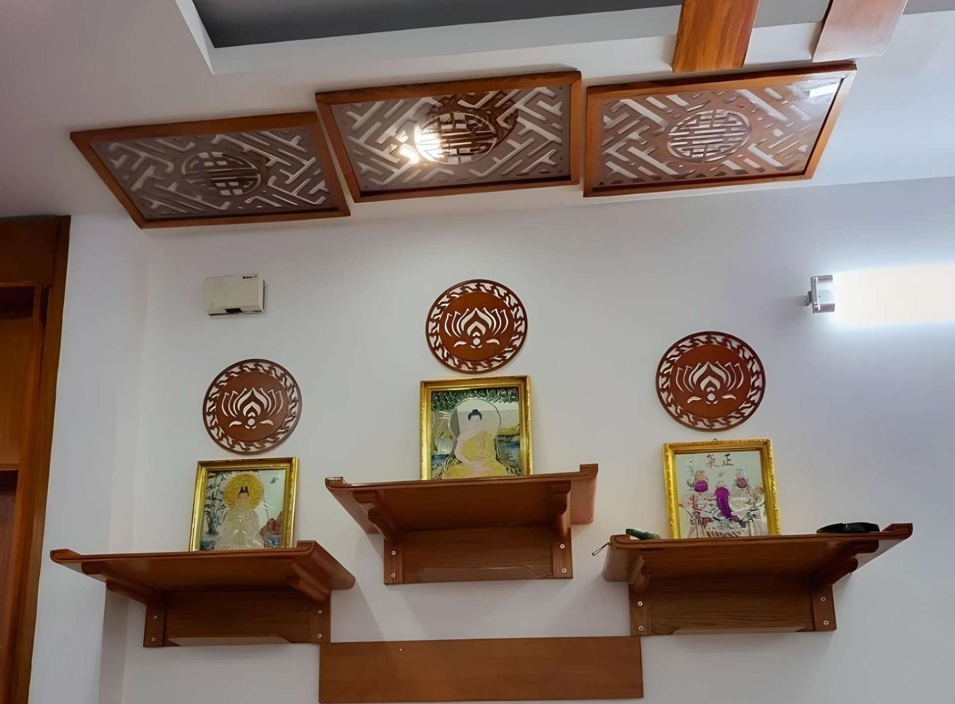 C&aacute;ch b&agrave;y tr&iacute; b&agrave;n thờ treo tường ng&agrave;y Tết đ&uacute;ng chuẩn phong thủy