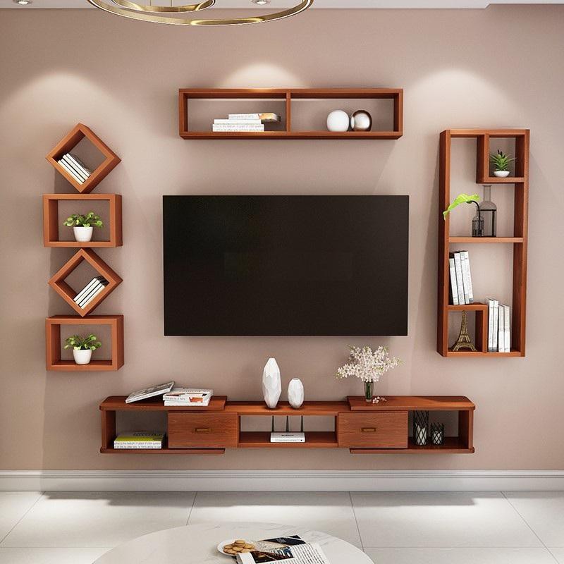 Kích thước kệ tivi treo tường đa dạng sẽ giúp cho bạn dễ dàng lựa chọn những sản phẩm phù hợp với không gian phòng khách mình sở hữu. Với những sản phẩm treo tường, bạn sẽ tiết kiệm được không gian cho những đồ nội thất khác. Đến và khám phá ngay hình ảnh đầy sức hút này.