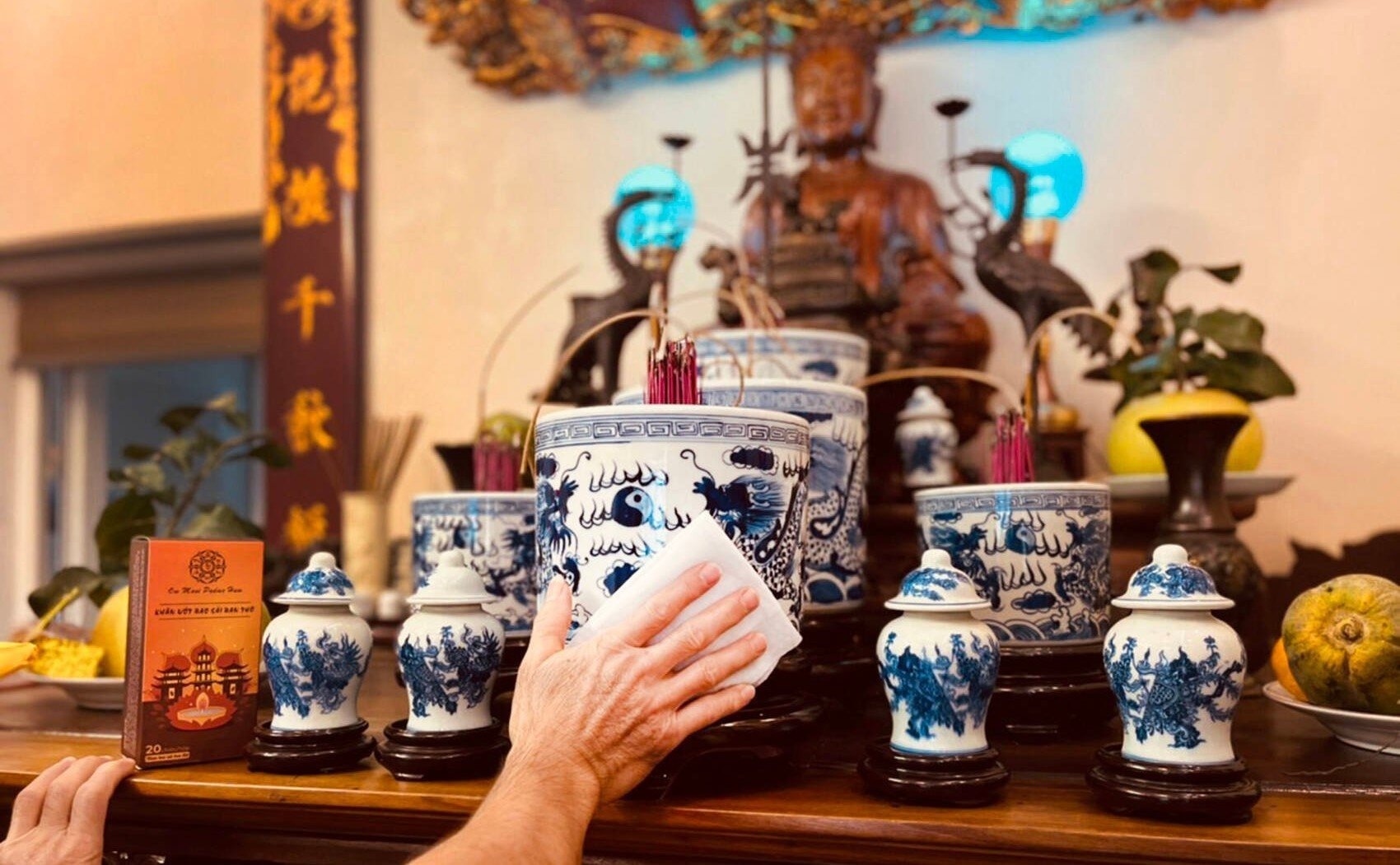 C&aacute;ch trang tr&iacute; b&agrave;n thờ gia ti&ecirc;n ng&agrave;y Tết đẹp, đ&uacute;ng phong thủy, rước t&agrave;i lộc