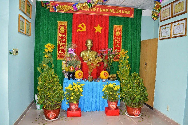 Cách trang trí bàn thờ tổ quốc ngày Tết chuẩn đẹp, tôn nghiêm Cách trang trí bàn thờ tổ quốc ngày Tết chuẩn đẹp, tôn nghiêm