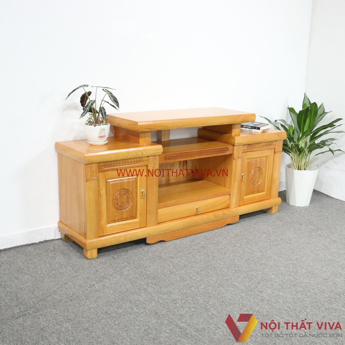 Có nên chọn kệ tivi gỗ gõ đỏ? Ưu điểm, giá bán và mẫu mới hiện nay