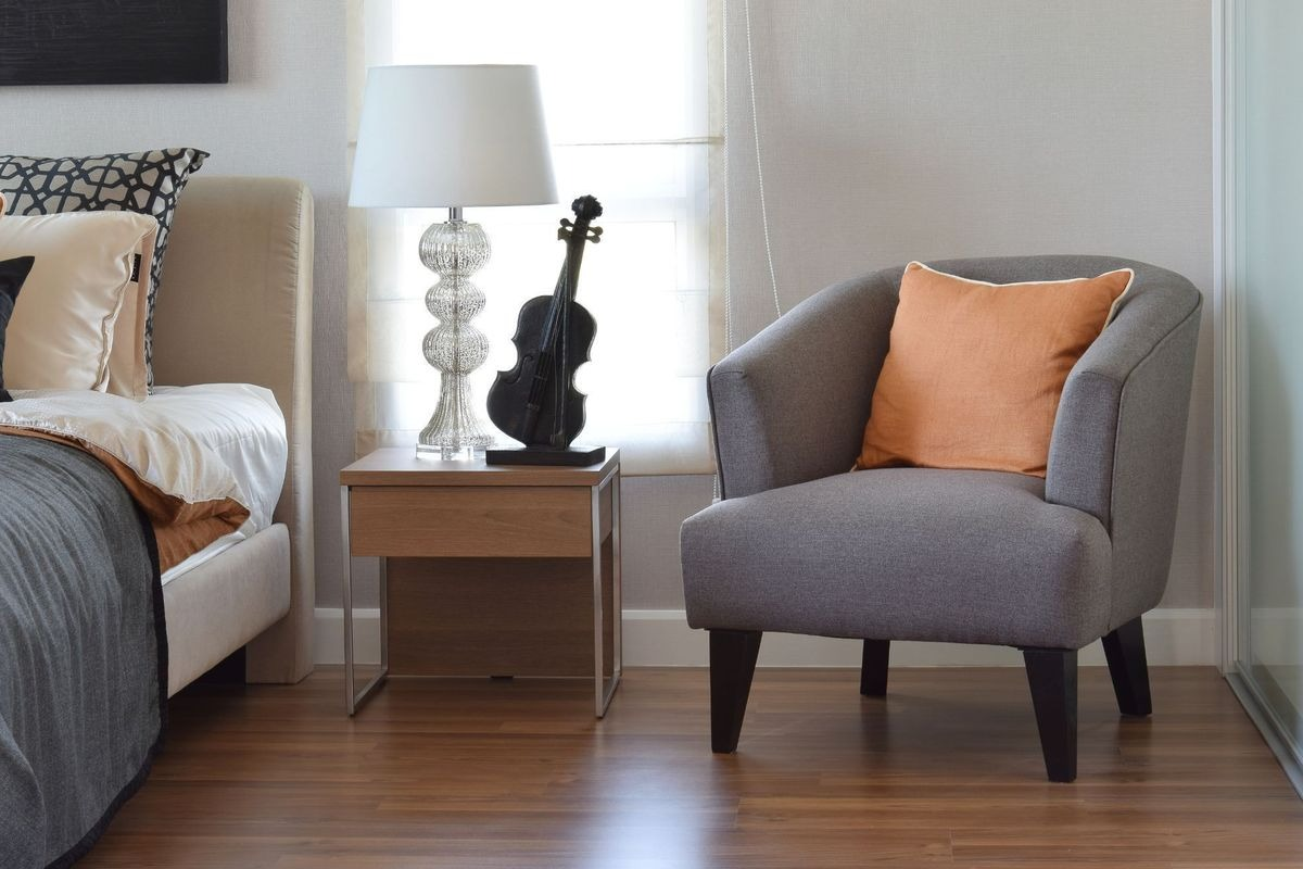 Có nên mua sofa mini phòng ngủ không? Gợi ý các mẫu bền, đẹp giá rẻ 