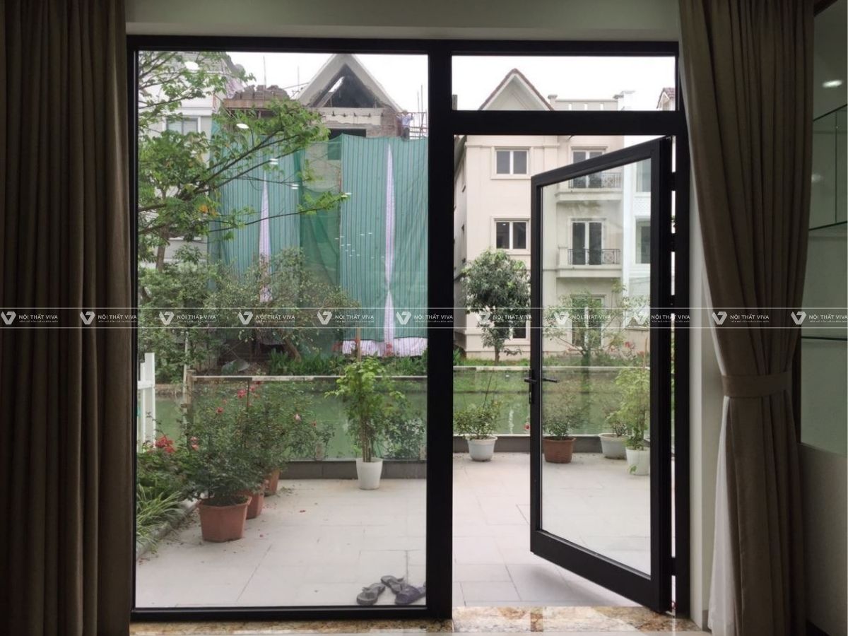 Cửa đi mở quay là gì? So sánh chi tiết với cửa đi mở lùa để chọn đúng  Cửa đi mở quay là gì? So sánh chi tiết với cửa đi mở lùa để chọn đúng