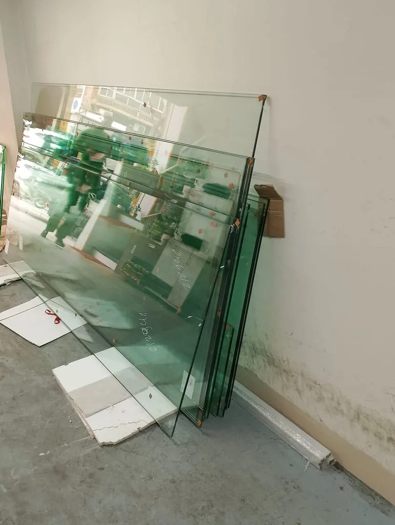 Giá kính cường lực bao nhiêu/m²? Báo giá chi tiết & cập nhật 2025