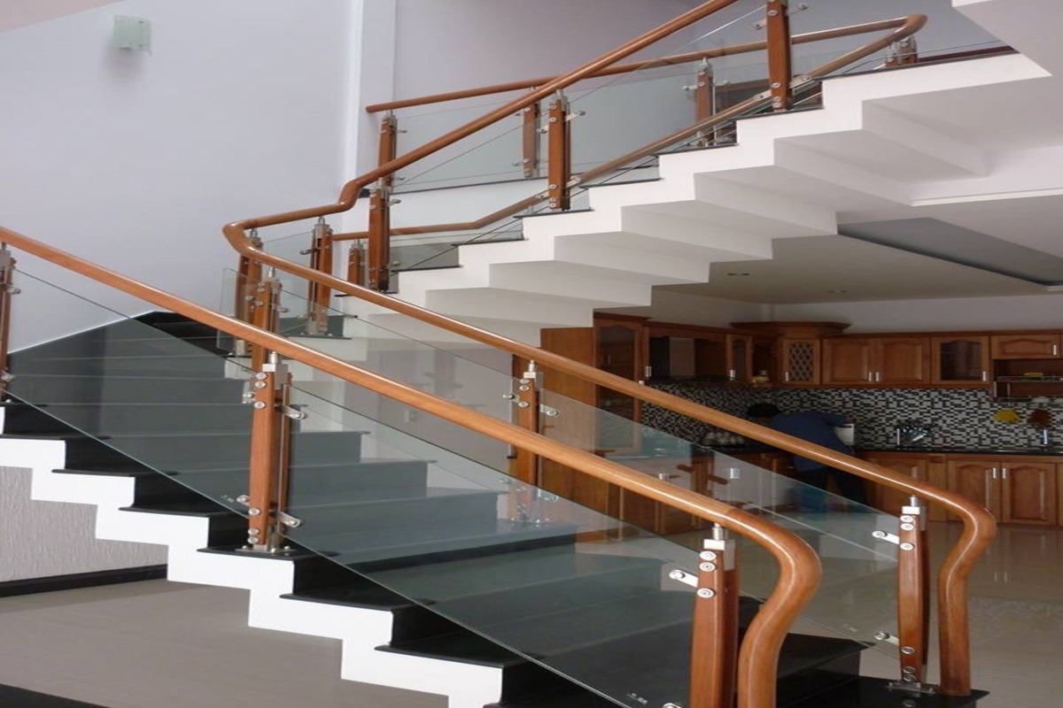 Giá kính cường lực bao nhiêu/m²? Báo giá chi tiết & cập nhật 2025