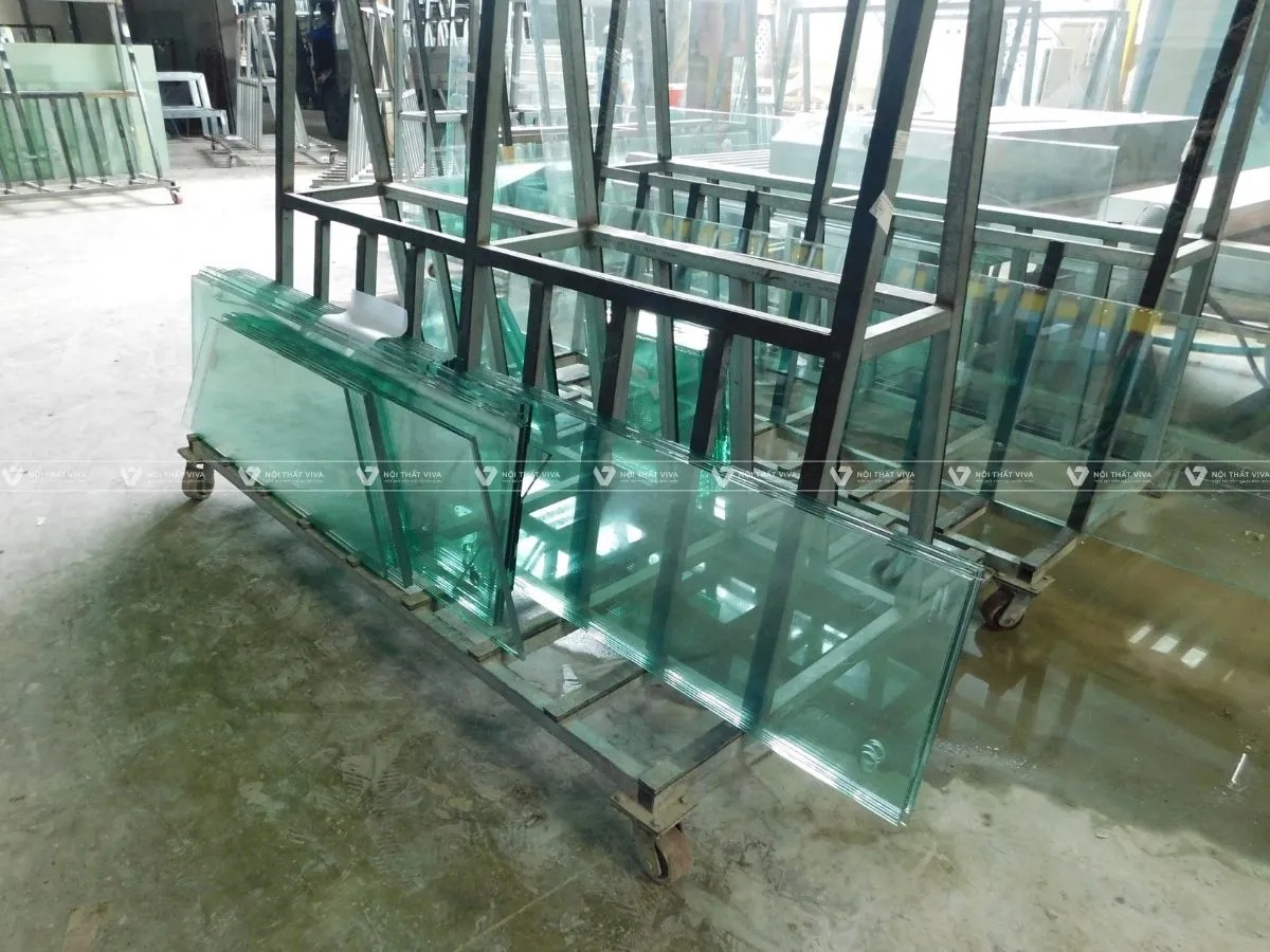 Giá kính cường lực bao nhiêu/m²? Báo giá chi tiết & cập nhật 2025