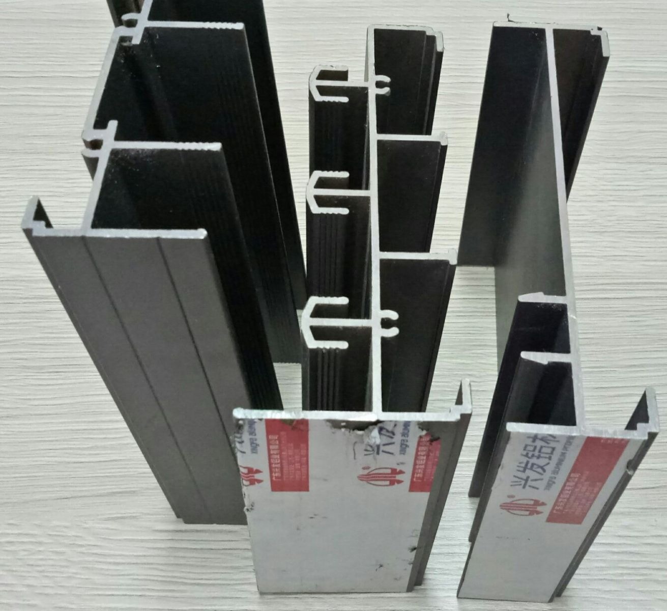 Giải đáp: Hệ nhôm 55 có mấy loại? So sánh chi tiết từng phiên bản Giải đáp: Hệ nhôm 55 có mấy loại? So sánh chi tiết từng phiên bản