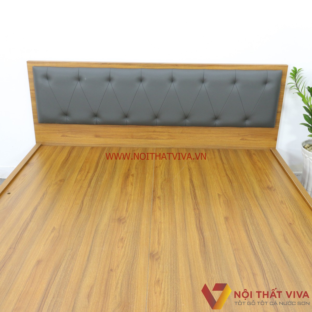 Giường Giá Rẻ - Giường Ngủ Gỗ MDF Melamine Màu Vàng Vân Gỗ Có Đầu Nệm Đen Đẹp Hiện Đại