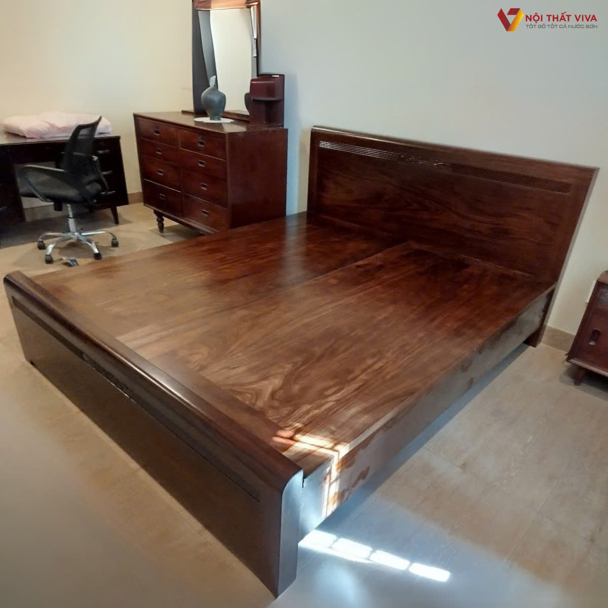 Giường ngủ gỗ óc chó giá bao nhiêu? Tư vấn chọn mẫu đẹp, sang trọng