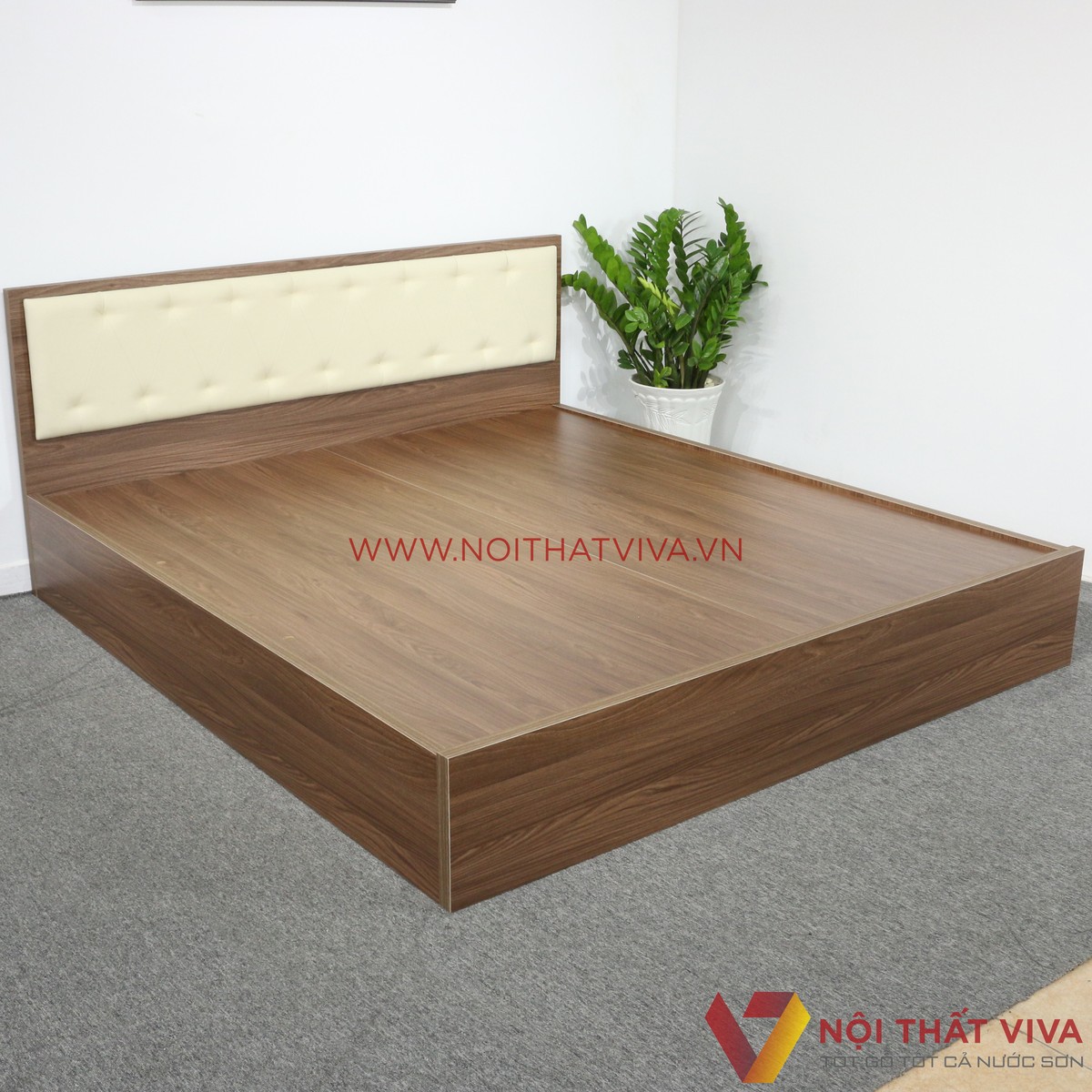 Giường Ngủ MDF Phủ Melamine Có Đầu Nệm Kem Hiện Đại Màu Óc Chó