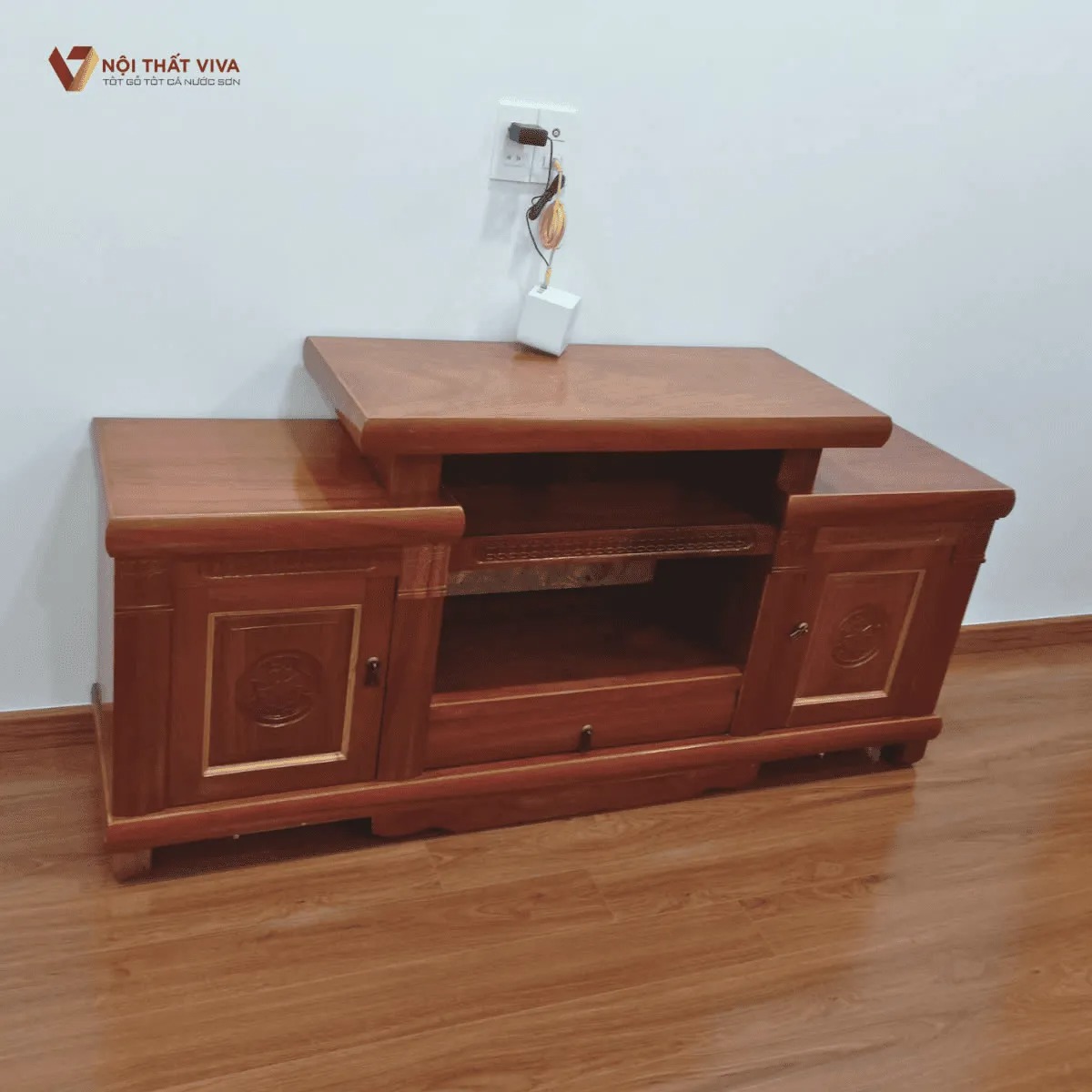 Kệ tivi gỗ tự nhi&ecirc;n hiện đại c&oacute; những ưu điểm g&igrave; nổi bật?