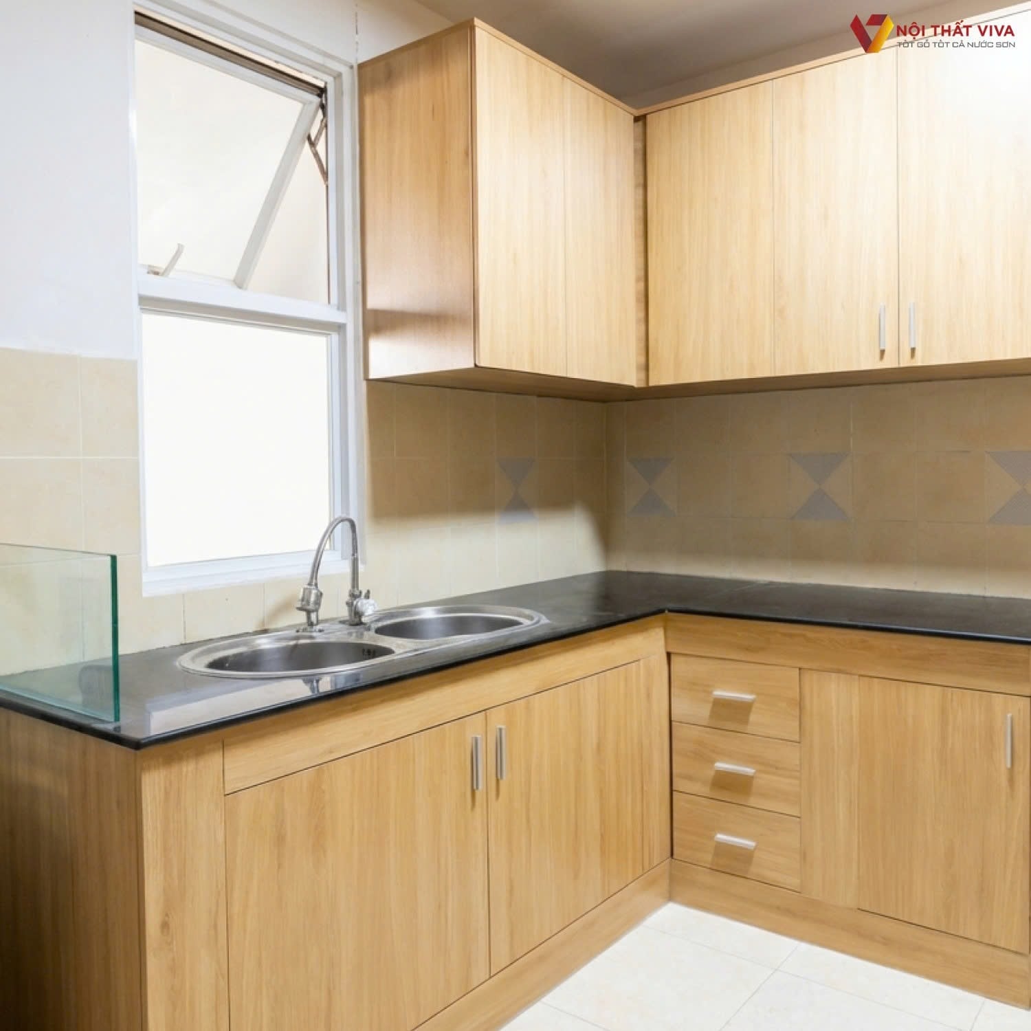 Kh&aacute;m ph&aacute; mẫu tủ bếp chữ L gỗ tự nhi&ecirc;n đẹp, sang trọng, dễ ứng dụng