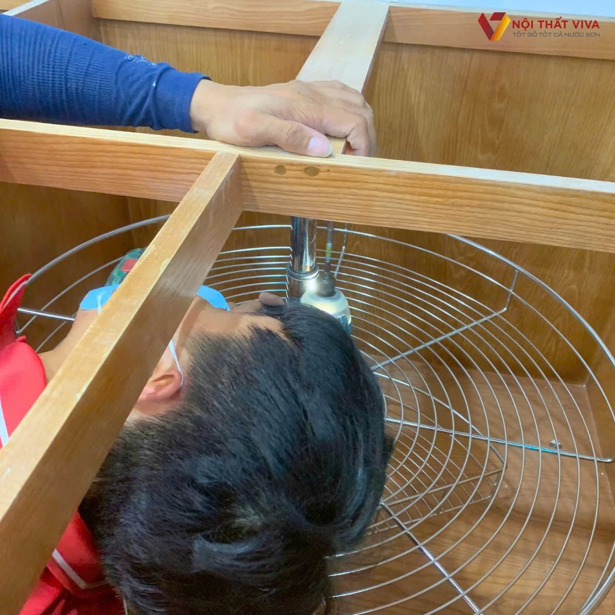 Kh&aacute;m ph&aacute; mẫu tủ bếp chữ L gỗ tự nhi&ecirc;n đẹp, sang trọng, dễ ứng dụng