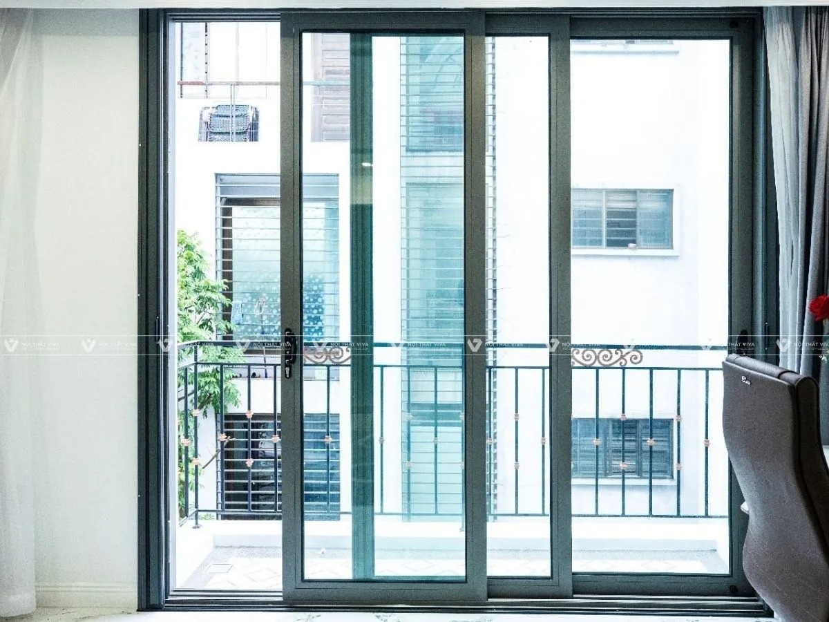 Kích thước ban công kính bao nhiêu là đẹp? Bí quyết chọn đúng chuẩn an toàn