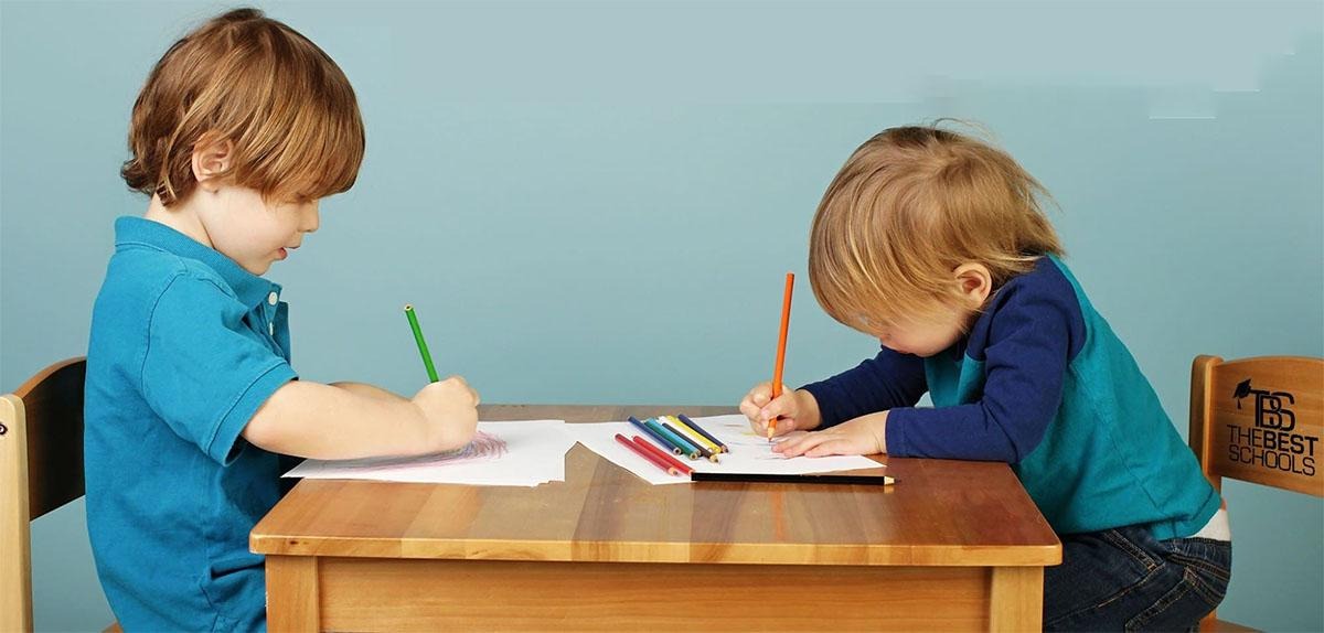Kinh nghiệm chọn bàn học cho học sinh lớp 1 đúng chuẩn, tốt cho sức khỏe