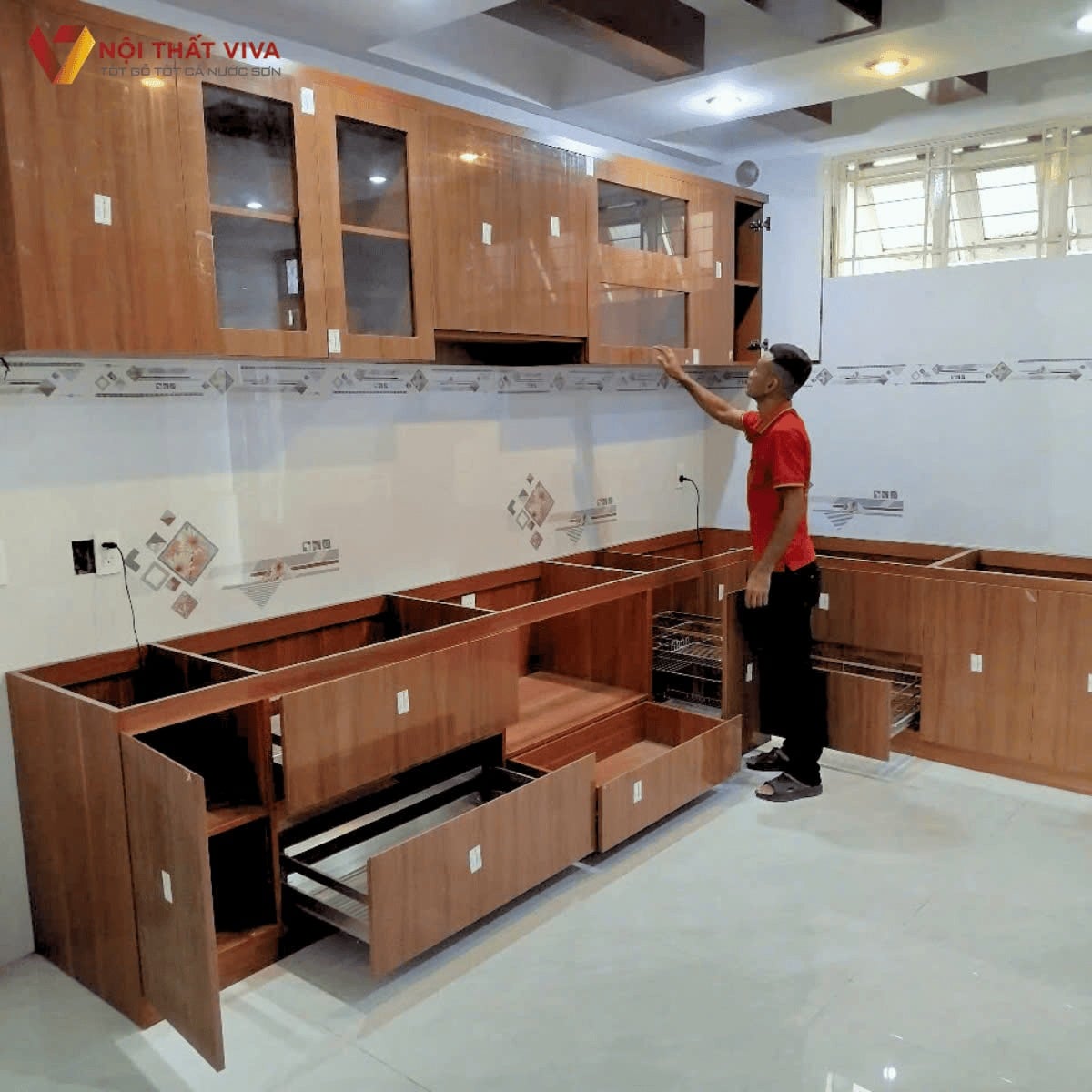 Kinh nghiệm chọn tủ bếp Acrylic v&acirc;n gỗ đẹp, bền, chuẩn xu hướng